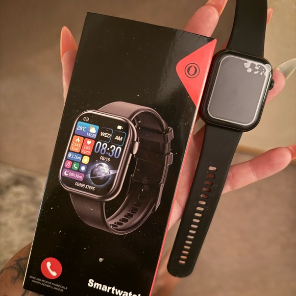 Smartwatch with Black Band BRAND NEW with apps and does a phone line - Picture 1 of 3